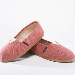 Applegator Shoes - Cross Hatch Red